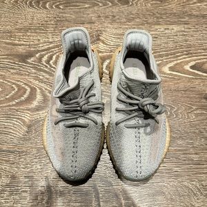 Yeezy boost 350 V2- True Form